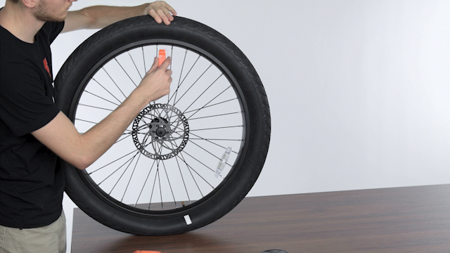 10__Loosen-Rubber-Tire-From-Rim.gif